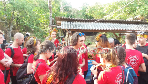 Harga Murah, Para Turis Borong Belimbing di Ngringinrejo